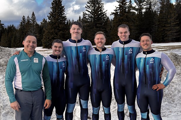 Cameron Scott ve takımı.