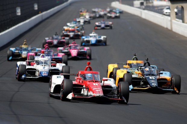 Marcus Ericsson took the lead of the Indianapolis 500 on the final restart.