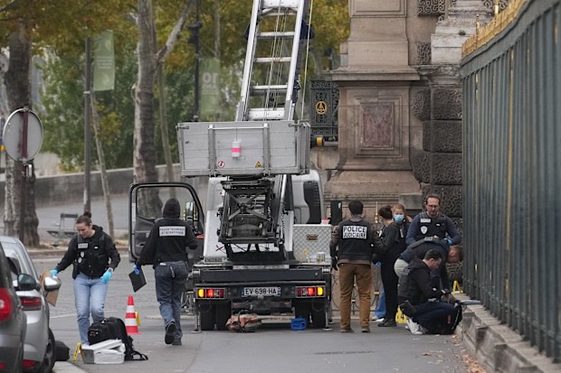 Louvre museum heist