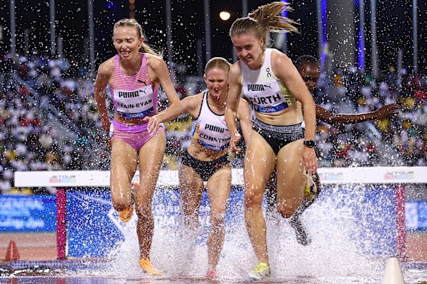 Australia's Cara Feain-Ryan (pink) running the women's 3000-metre steeplechase at the 2025 Doha Diamond League meet.