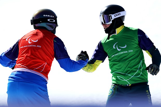 Gold medalist Emanuel Perathoner of Team Italy is congratulated by silver medalist Ben Tudhope of Team Australia.