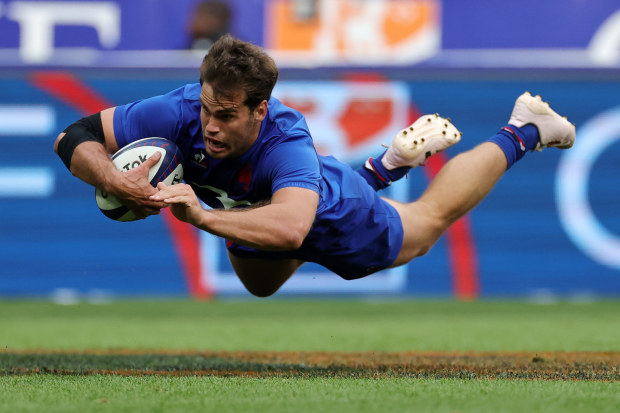 Damian Penaud scores his second try at Stade de France.