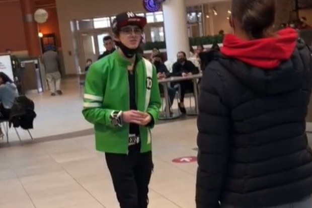 US State responds to truly terrible marriage proposal in a food court: 'Please don't'