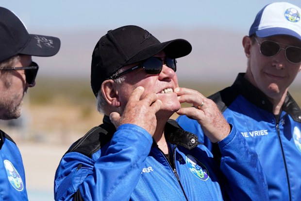 William Shatner describes what the g-forces of the Blue Origin lift off did to his face.