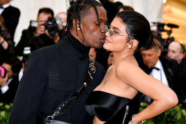 Kylie Jenner, Travis Scott, Met Gala, red carpet, kiss