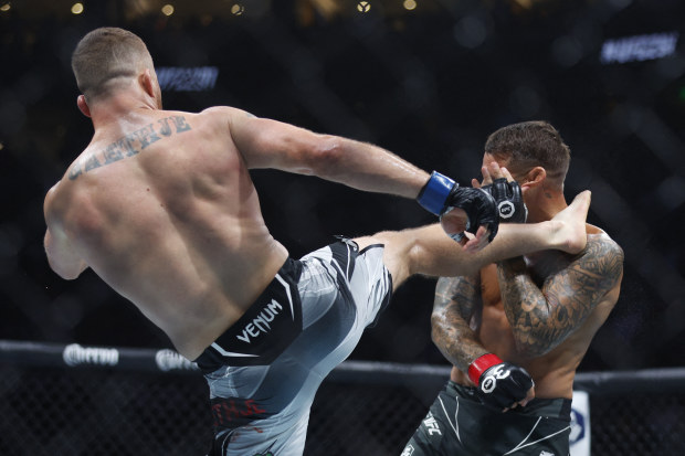 Jul 29, 2023; Salt Lake City, Utah, USA; Dustin Poirier (red gloves) fights Justin Gaethje (blue gloves) during UFC 291 at Delta Center. Mandatory Credit: Jeff Swinger-USA TODAY Sports