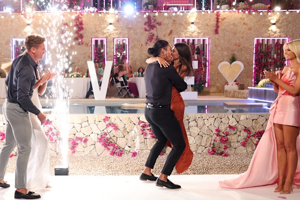 Love Island Australia 2022: Claudia and Austen