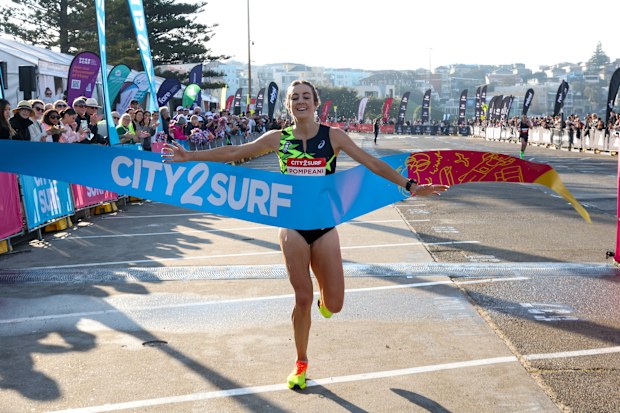 Leanne Pompeani winning the 2024 Sydney City to Surf.