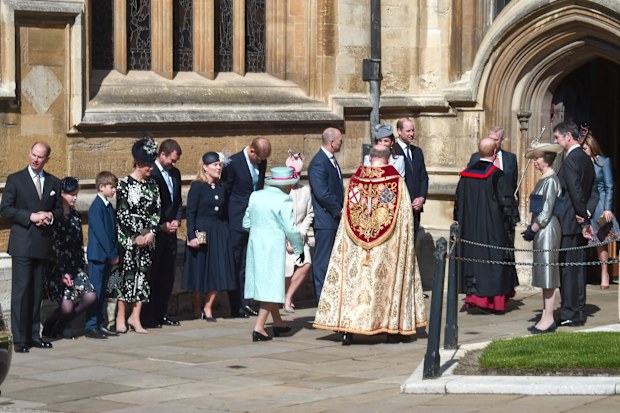 Why Kate and Zara curtsy differently in front of the Queen