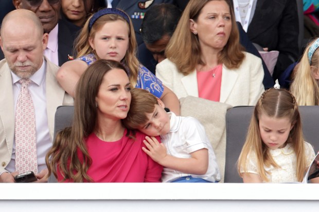(2nd row) Mike Tindall, Mia Tindall, Victoria Starmer, Keir Starmer, Savannah Phillips (1st row) Catherine, Duchess of Cambridge, Prince Louis of Cambridge, Princess Charlotte of Cambridge during the Platinum Pageant on June 05, 2022 in London, England. 