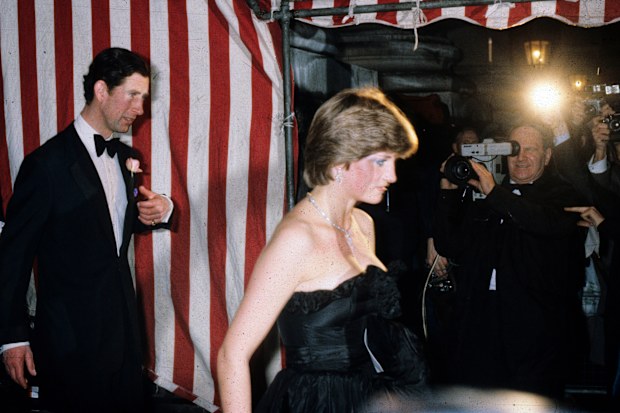 princess diana strapless black dress 9 MARCH 1981 LADY DIANA SPENCER ACCOMPANIES PRINCE CHARLES TO GOLDSMITHS'  HALL IN THAT LBD. . . LITTLE BLACK DRESS