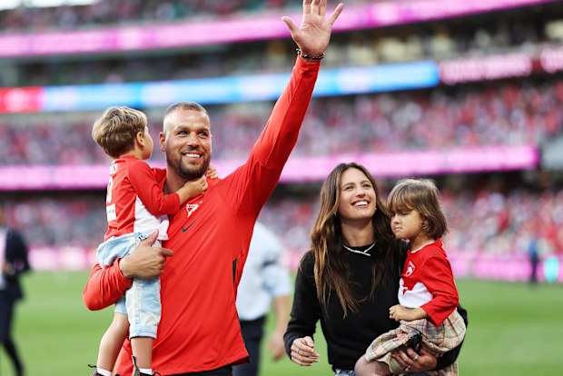 Lance Franklin of the Swans farewells the crowd with his wife Jesinta Franklin and children during a lap of honour during the round 24 AFL match between Sydney Swans and Melbourne Demons at Sydney Cricket Ground, on August 27, 2023