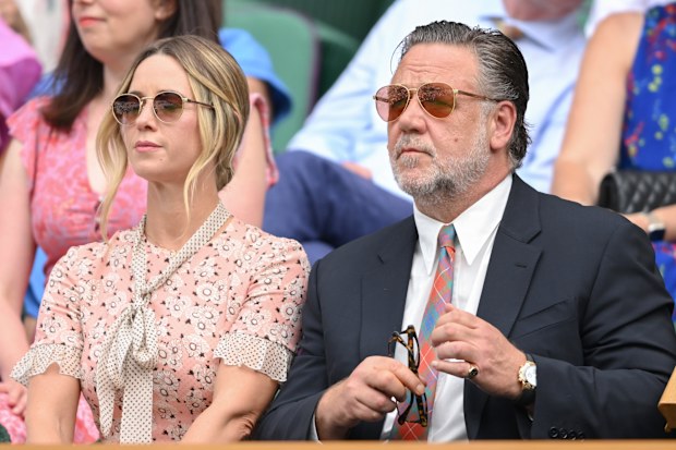 Britney Theriot and Russell Crowe 