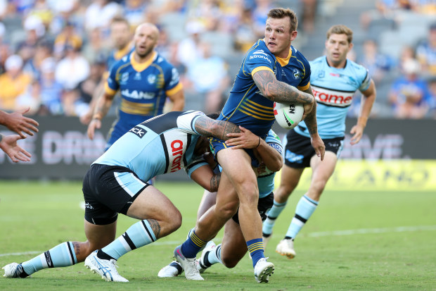 SYDNEY, AUSTRALIA - MARCH 10: J'maine Hopgood of the Eels looks to pass during the round two NRL match between the Parramatta Eels and the Cronulla Sharks at CommBank Stadium on March 10, 2023 in Sydney, Australia. (Photo by Mark Kolbe/Getty Images)