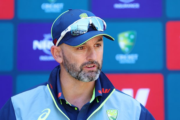 ADELAIDE, AUSTRALYA - 15 ARALIK: Nathan Lyon, Adelaide Oval'da Avustralya antrenman seansında basın toplantısında.