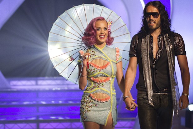 LOS ANGELES, CA - AUGUST 28:  Singer Katy Perry (L) and actor Russell Brand arrive at the 2011 MTV Video Music Awards at Nokia Theatre L.A. LIVE on August 28, 2011 in Los Angeles, California.  (Photo by Christopher Polk/Getty Images)