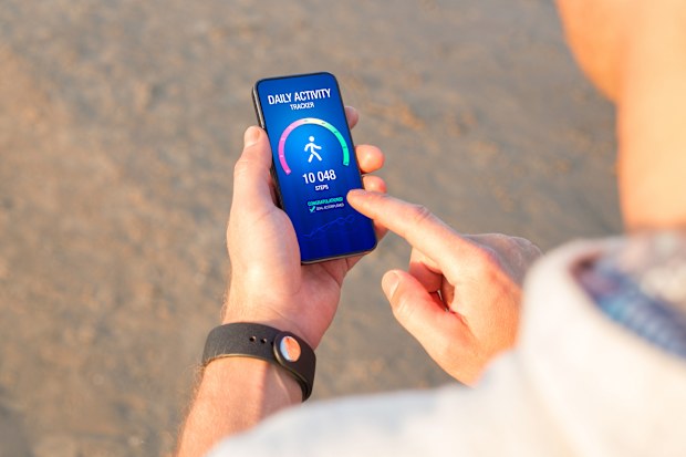 Man using daily activity tracking app on mobile phone.