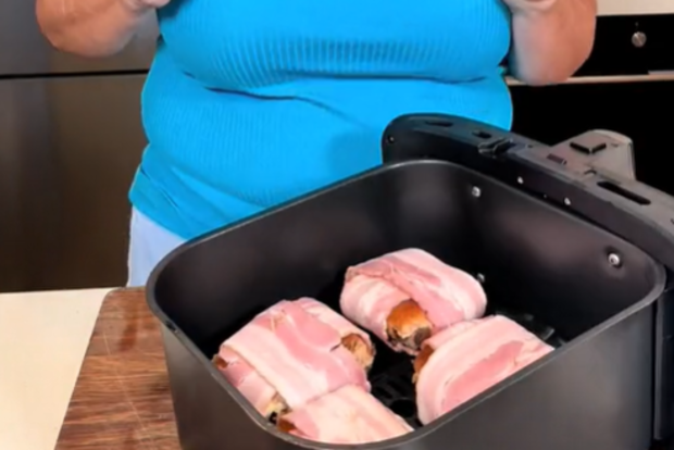 Budget hot cross bun hack from Aldi @stephcooksstuff