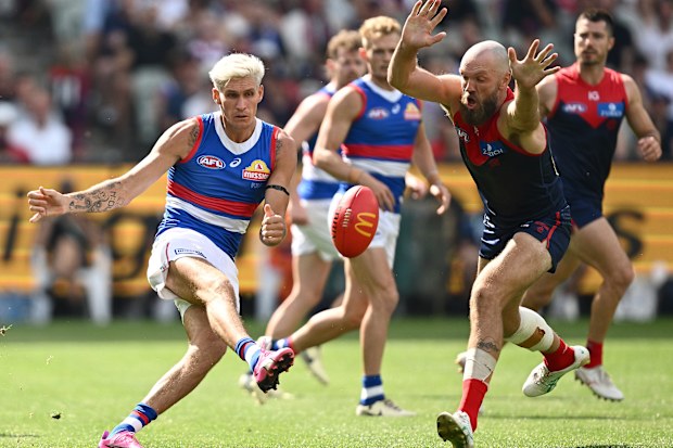 Max Gawn attempts to smother Rory Lobb of the Bulldogs.