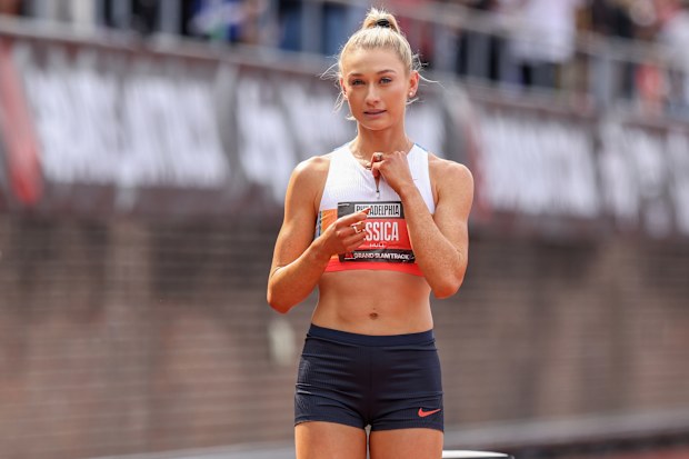 PHILADELPHIA, PENNSYLVANIA - JUNE 1: Jessica Hull prepares before the women's 800m race at Franklin Field at the University of Pennsylvania on June 1, 2025 in Philadelphia, Pennsylvania. (Photo by Roger Wimmer/ISI Photos/Getty Images)