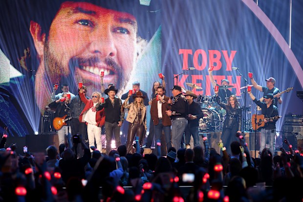 World's biggest country music artists toast late singer Toby Keith at ...