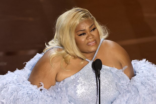 HOLLYWOOD, CALIFORNIA - MARCH 10: Da'Vine Joy Randolph accepts the Best Supporting Actress award for "The Holdovers" onstage during the 96th Annual Academy Awards at Dolby Theatre on March 10, 2024 in Hollywood, California. (Photo by Kevin Winter/Getty Images)