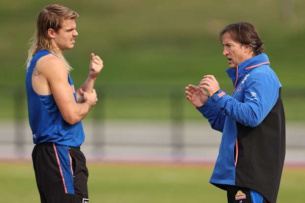 Luke Beveridge and Bailey Smith in 2023.