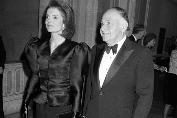 Maurice Tempelsman, known for being an international diamond merchant and Jacqueline Kennedy Onassis' final partner, has died aged 95. 