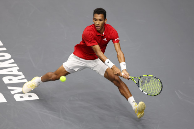 Felix Auger Aliassime of Team Canada plays a backhand against Carlos Alcaraz of Team Spain during the Davis Cup Group Stage 2022 Valencia match between Spain and Canada at Pabellon Fuente De San Luis on September 16, 2022 in Valencia, Spain. (Photo by Clive Brunskill/Getty Images)