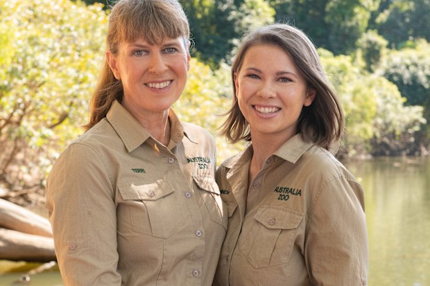 Terri Irwin with daughter Bindi Irwin.