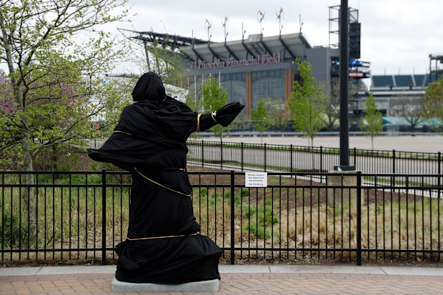Kate Smith statue covered following racist controversy