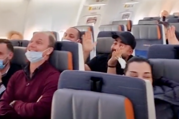 Plane passengers sing 'Baby Shark' to help calm a crying toddler.