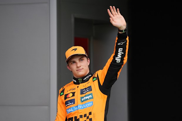 McLaren'in Oscar Piastri, Barcelona-Catalunya Pisti'ndeki sıralama turlarında pole pozisyonunu kutluyor. Fotoğraf tarihi: 31 Mayıs 2025. (Bradley Collyer/PA Images aracılığıyla Getty Images)