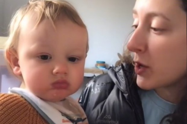 Mum and her toddler on TikTok. 