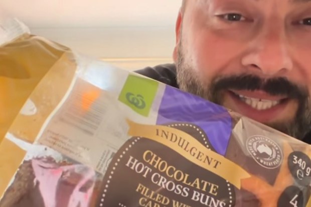 woolworths caramel hot cross bun