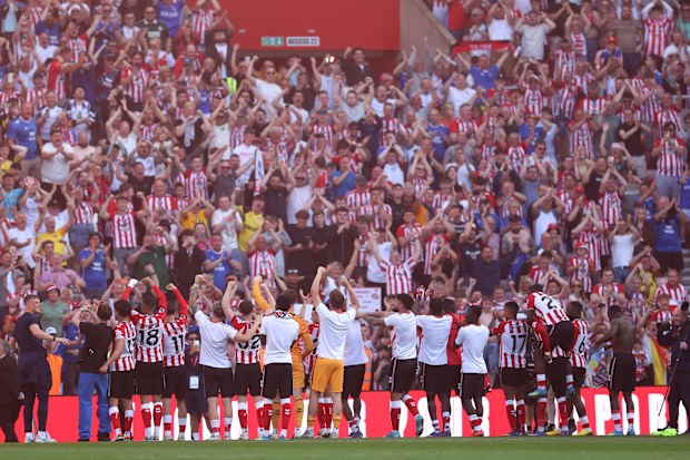 Players of Sunderland celebrate victory with fans.
