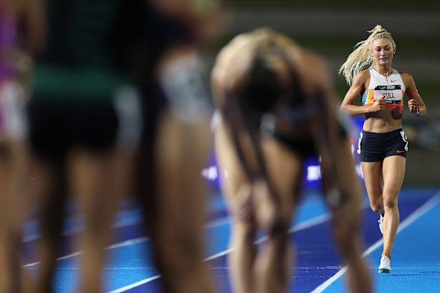 SYDNEY, AUSTRALIA - APRIL 10: Jessica Hull of New South Wales crosses the finish line last after falling over during the Women's 1500m final during the 2026 Australian Athletics Championships at Sydney Olympic Park Athletic Centre on April 10, 2026 in Sydney, Australia. (Photo by Cameron Spencer/Getty Images)