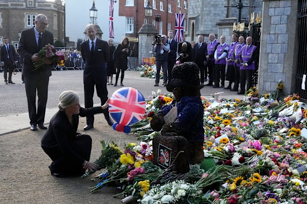 Prince Edward, Earl of Wessex and Sophie, Countess of Wessex inspect floral tributes left by members of the public at Windsor Castle on September 16, 2022 in Windsor, United Kingdom. 