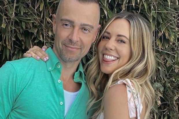 Actor Joey Lawrence announces engagement to actress Samantha Cope.