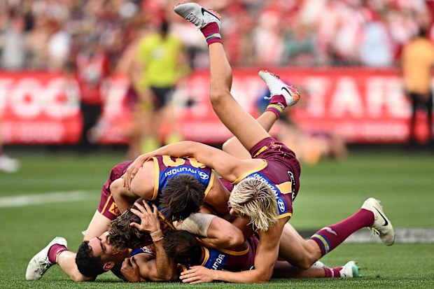 Joe Daniher, Charlie Cameron, Kai Lohmann, Eric Hipwood and Callum Ah Chee of the Lions celebrate winning premiership during the AFL Grand Final match between Sydney Swans and Brisbane Lions at Melbourne Cricket Ground, on September 28, 2024, in Melbourne, Australia. (Photo by Quinn Rooney/Getty Images)