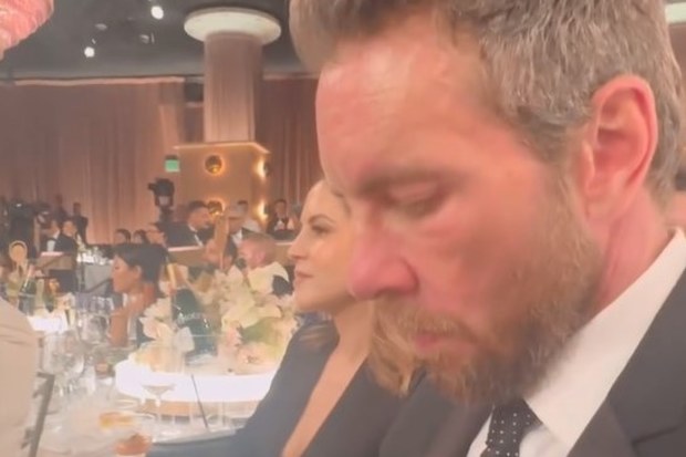 Kristen Bell exposes husband Dax Shephard for watching NFL during the Golden Globes