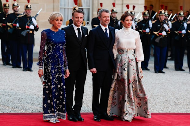 PARIS, FRANCE - MARCH 31: (L-R) Brigitte Macron, President of France Emmanuel Macron, King Frederik X of Denmark and Queen Mary of Denmark stand together at the Elysee presidential palace as part of their majesties state visit on March 31, 2025 in Paris, France. The theme of the visit is "Denmark - France: Partnering for a Resilient Europe for the Future" in four areas: renewable energy, healthcare, defense and culture. (Photo by Pierre Suu/Getty Images)