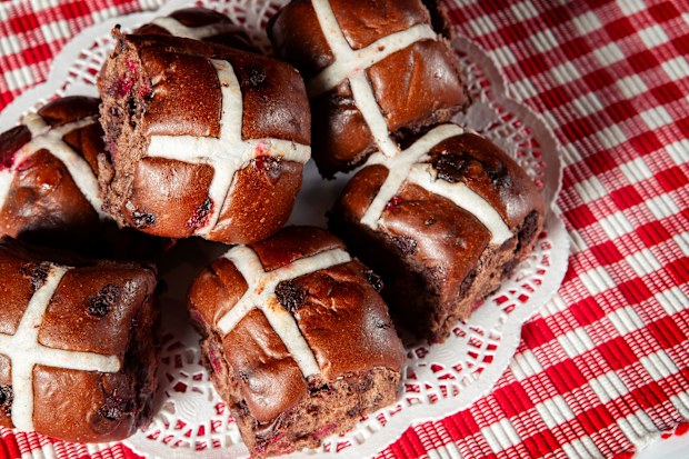 Coles wagon wheel hot cross buns
