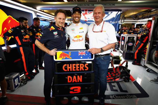 Daniel Ricciardo of Australia and Red Bull Racing poses for a photo with Red Bull Racing Team Principal Christian Horner and Red Bull Racing Team Consultant Dr Helmut Marko ahead of his final race for the Red Bull Racing team before the Abu Dhabi Formula One Grand Prix at Yas Marina Circuit on November 25, 2018 in Abu Dhabi, United Arab Emirates. (Photo by Mark Thompson/Getty Images)