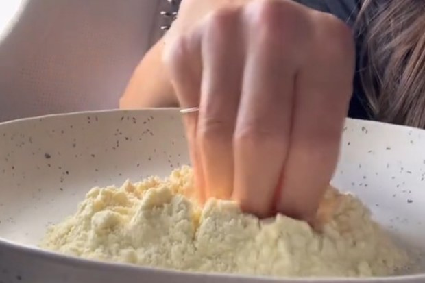 plane passenger makes pasta on recent flight alternative to airplane food