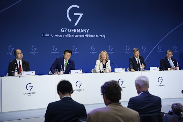 From left, Kenichi Hosoda, Japan's Minister of State for Economy, Trade and Industry, Toshitaka Ooka, Japan's Minister of State for the Environment, German Environment Minister Steffi Lemke, German Economy and Climate Minister Robert Habeck and Alok Sharma, President of the U.N. Climate Change Conference COP 26, attend the closing press conference of the meeting of the G7 Ministers for Climate, Energy and Environment in Berlin, Germany, Friday, May. 27, 2022.
