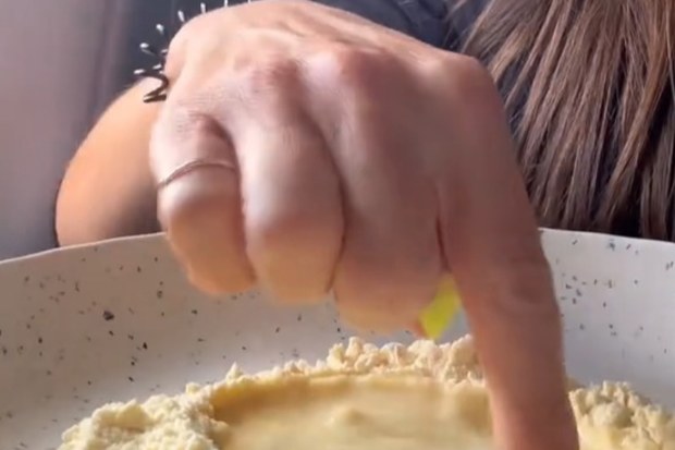 plane passenger makes pasta on recent flight alternative to airplane food