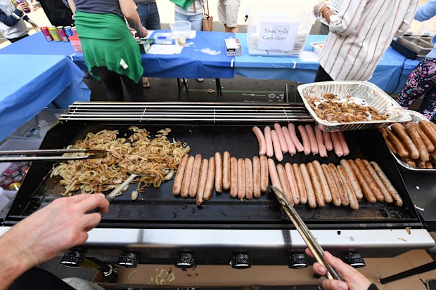 Bunnings sausage sizzle onion controversy