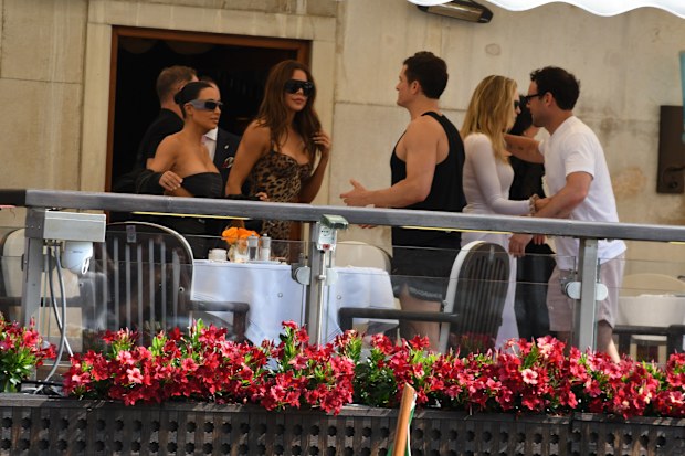Kim Kardashian, Khloé Kardashian and Orlando Bloom