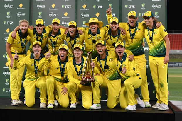 The Australian women have already secured The Ashes, now it's the men's turn to make it a double. (AAP)
